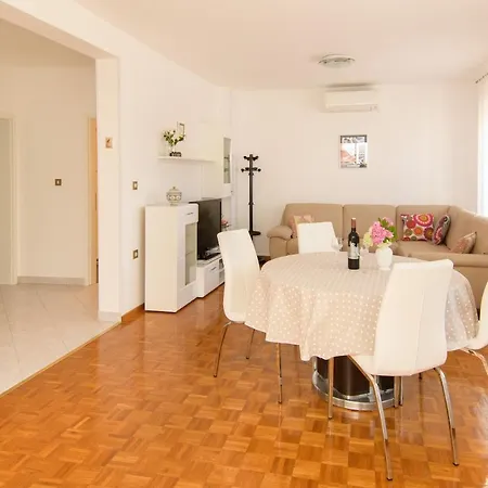 Palmic * Πόρετς